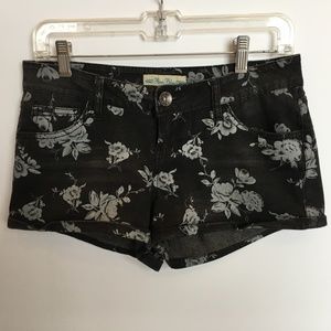 Junior Size 7 Paris Blues Floral black denim short